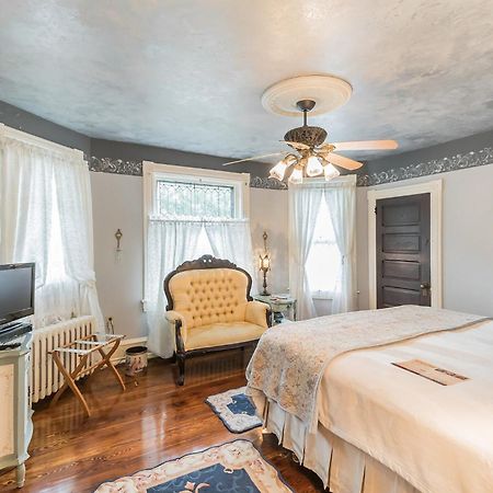 The Inn On Holly B&B Pitman Quarto foto